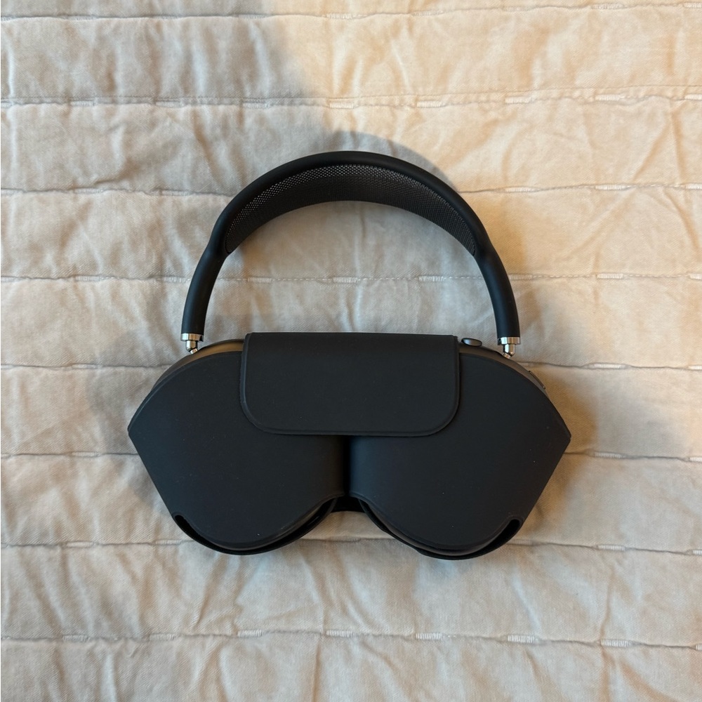 Apple Over-Ear Headphones in Black